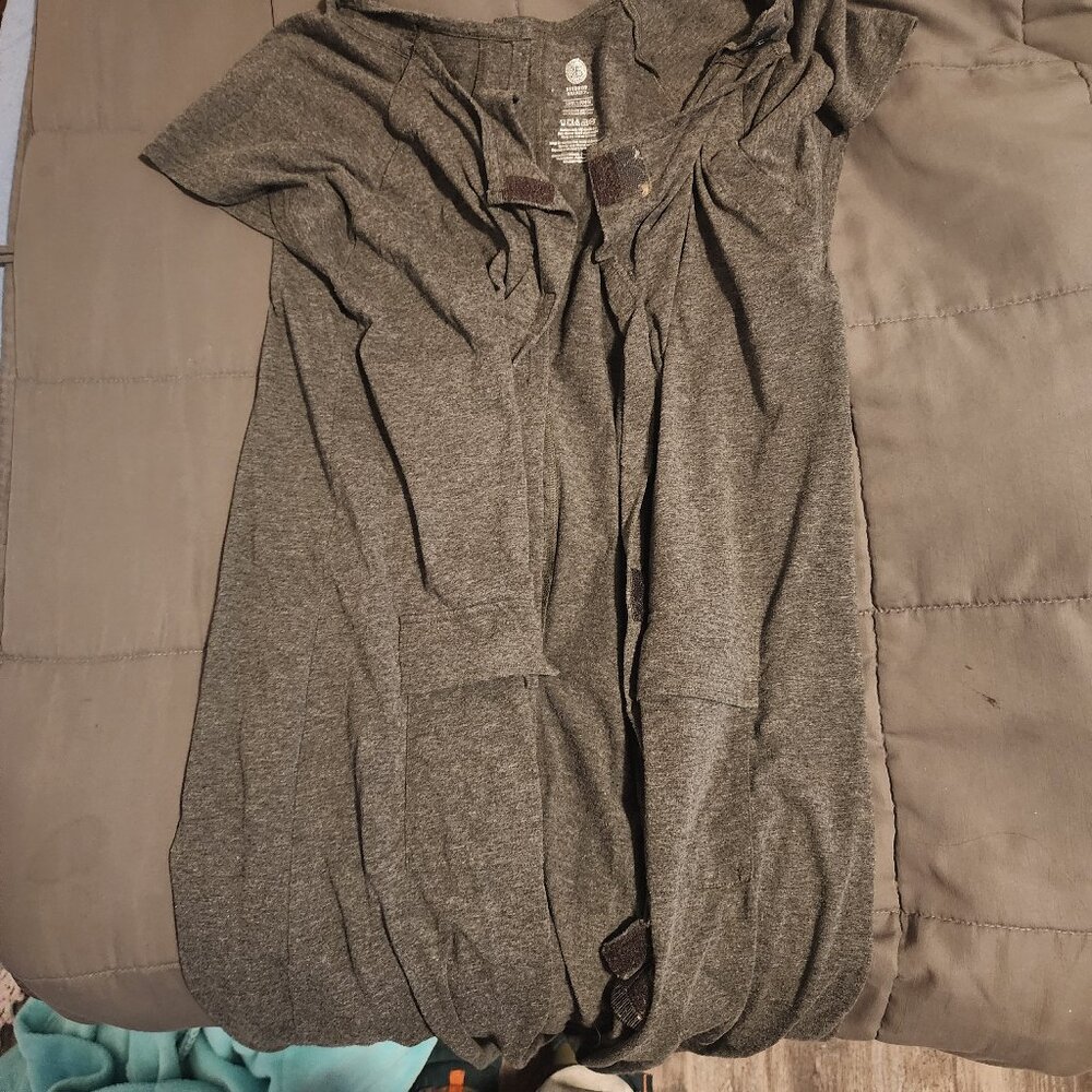 Kindred bravely birthing gown